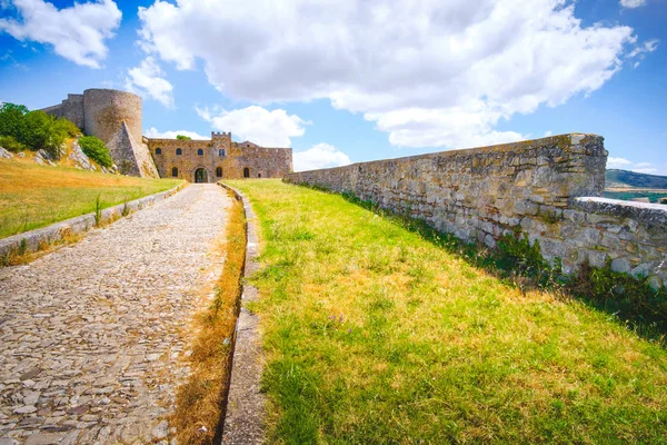Castle ingang oprit bovino - Apulië - Italië — Stockfoto