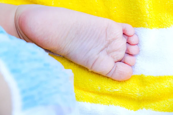 Wrinkled feet newborn foot soles after too long bath — Stock Photo, Image