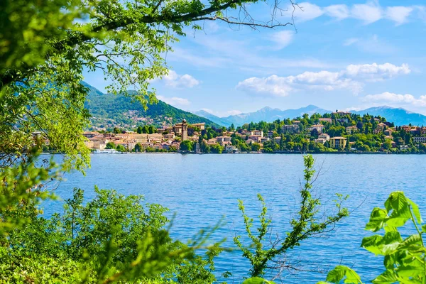 Pallanza från Isola Madre - Lago Maggiore - Piemonte - Italien — Stockfoto
