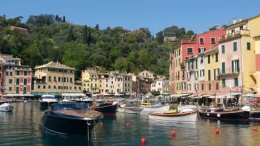 Portofino Cenova İtalya İtalyan Rivierası Portofino zengin Köyü Marinada gelen tekne gezisi