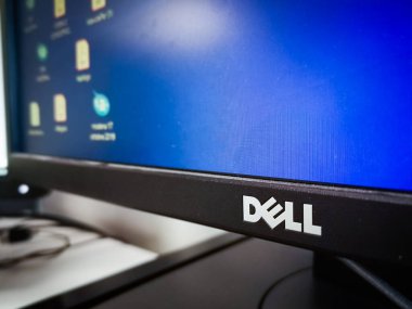 Dell marka logo bilgisayar ekranı mavi masaüstü arkaplanı