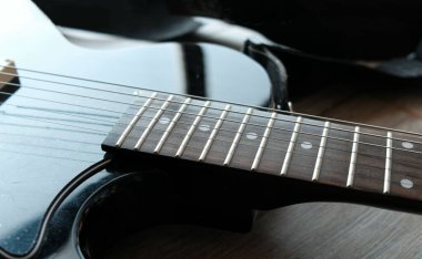 gitar klavyesi veya fretboard kapanışı