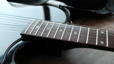 gitar klavyesi veya fretboard kapanışı