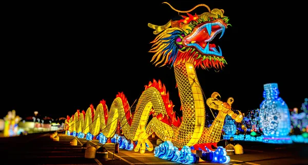 Chinese dragon lantern festival panoramic night — ストック写真