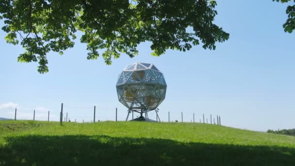 Central solar a hidrógeno en el parque público de Pratolino - Florencia - Italia — Vídeo de stock