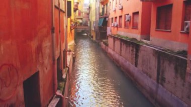 Klasik kanal - Emilia romagna Bologna - İtalya - Eski kasaba bölgesindeki Canale di Reno veya Moline Kanalı