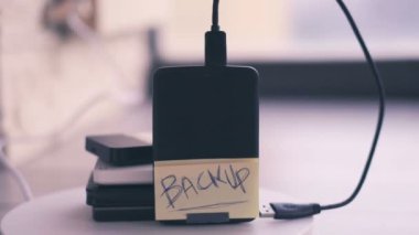 taşınabilir sabit disk yedekleme sürücüsü veya fiziksel yedekleme arkaplanı