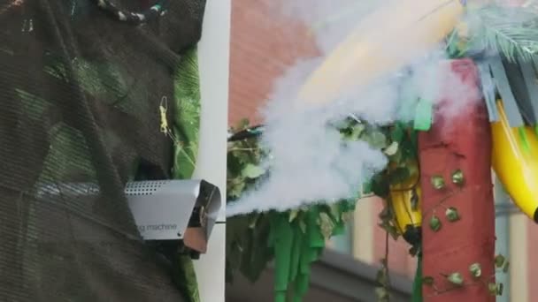 Fog machine with background shoot out the smoke — Stock Video