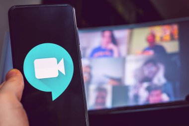 el kullanımı video konferansı uygulama simgesi Goole Meet toplantısı 