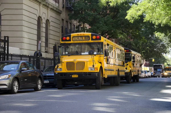 New York Manhattan Okul Otobüsü Okuldan Çocukları Bekliyor — Stok fotoğraf