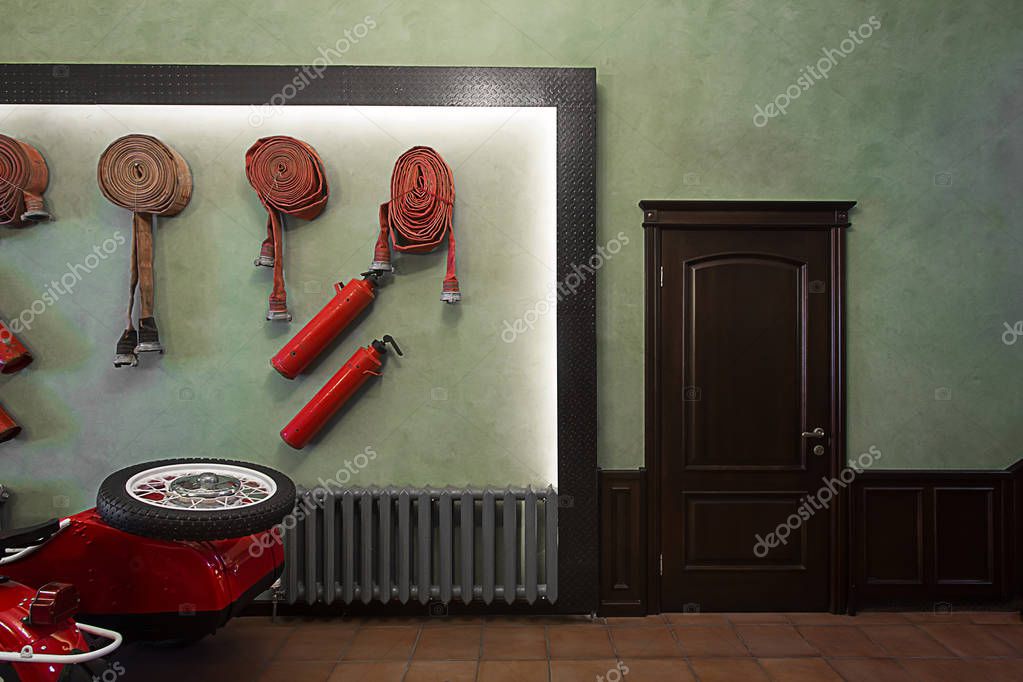371819
