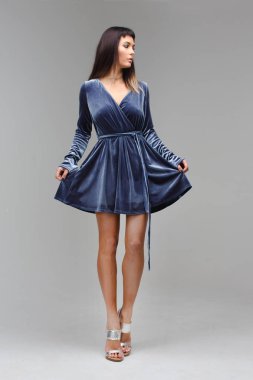 O küçük kız gibi stüdyoda modeli