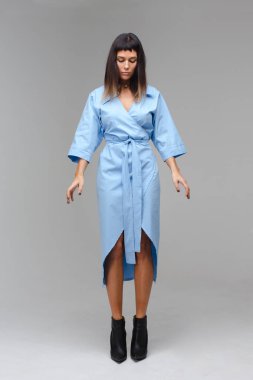 Aşağı, arayan kadın pes