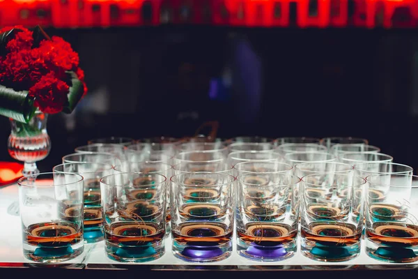 Lot of glasses with cognac on the bar close-up — Stock Photo, Image