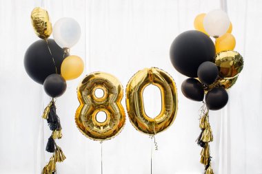 Dekorasyon için 80 yıl doğum günü, yıldönümü