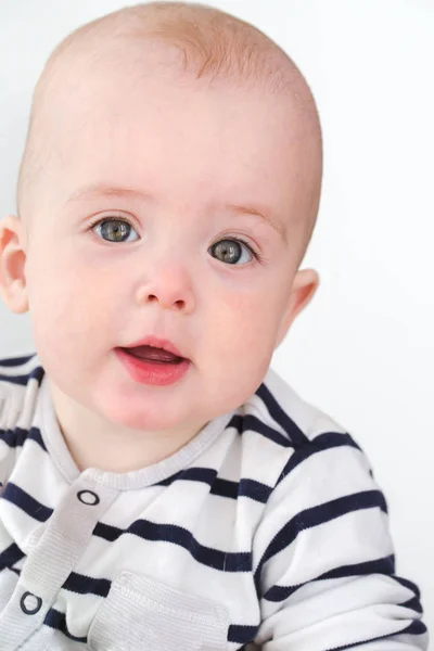 Portret van een leuke jongen — Stockfoto