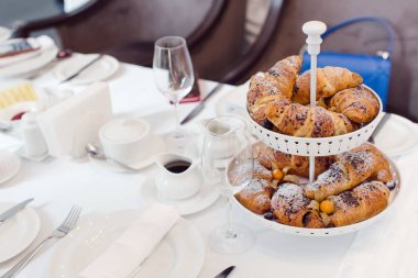 Kahvaltı için lezzetli çörekler