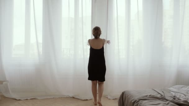 Female opens the curtains slow motion — Stock Video