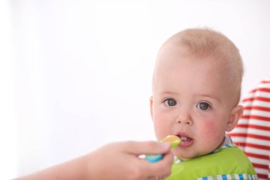 Ana besleme bebek çocuk