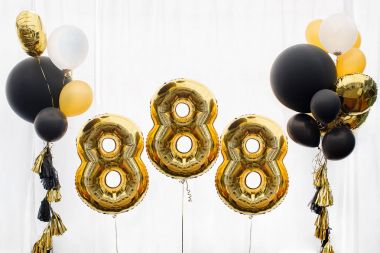 888 kutlama için dekorasyon