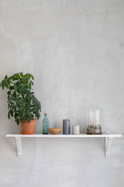 Dekor ile ahşap raf