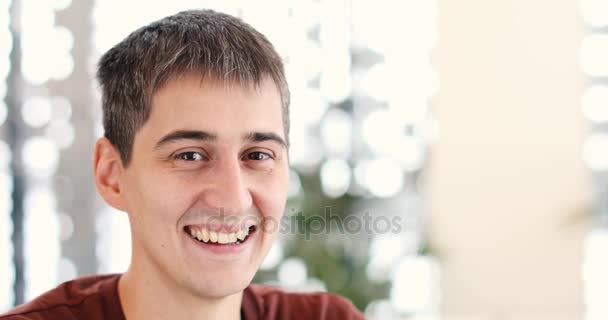 Young man laughs and smiles big for the camera — Stock Video