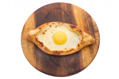 Acaralı khachapuri izole yumurta ile
