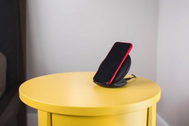 Smartphone kablosuz hızlı şarj istasyonu