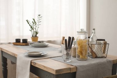 Tablo ve saksı bitki sabah servis