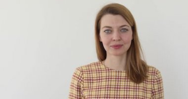 Başparmak yukarıya kadın, kapalı tarafından