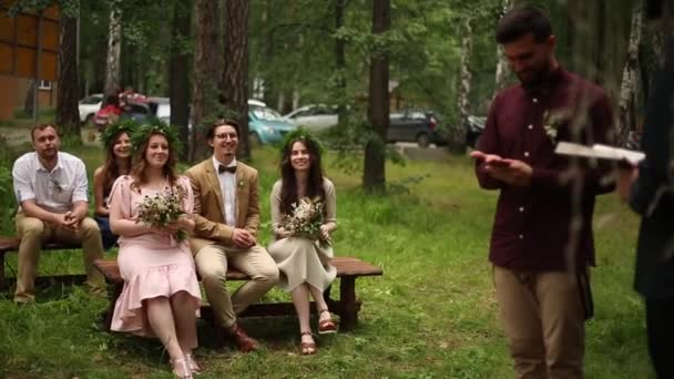 Ceremonie huwelijk natuur — Stockvideo