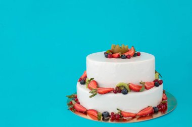 cake on a blue background whith berries