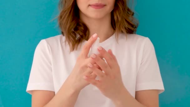 Woman spray her hands with a disinfectant — Stock Video