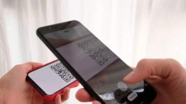 QR kodlu cep telefonu.