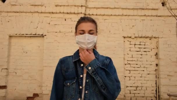 街头戴口罩的妇女 — 图库视频影像