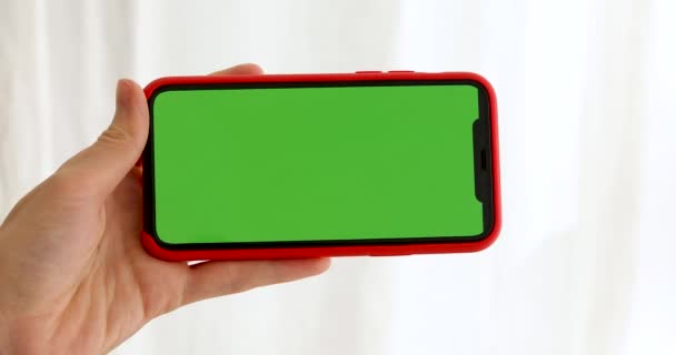 Смартфон із зеленим макетом у горизонтальному ландшафтному режимі — стокове відео