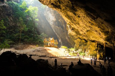 Phraya Nakhon mağara, Khao Sam ROI Yot