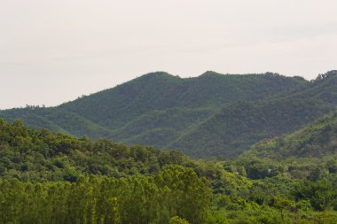 Tayland'da dağ manzarası.
