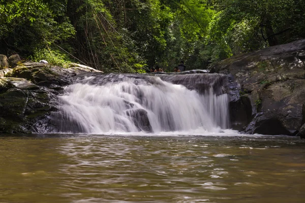 Wasserfall schön in kanchanaburi provinz asien südost asi — Stockfoto