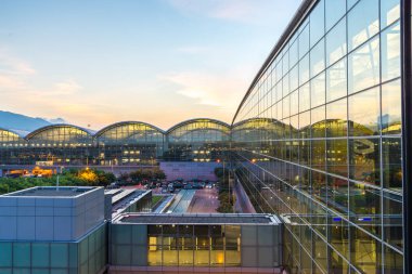 akşam, Hong Kong Uluslararası Havaalanı