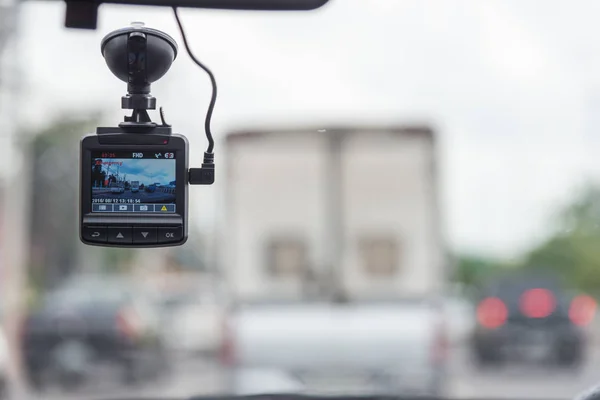 Gravador de vídeo do carro instalado na janela — Fotografia de Stock