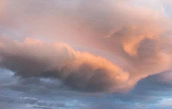 Kvällen himmel bakgrund — Stockfoto