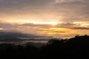 Sunset ve Mountai, Tak Tayland