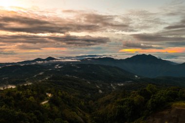 Sunrise DOI intanon milli park view point, chiang mai, Tayland