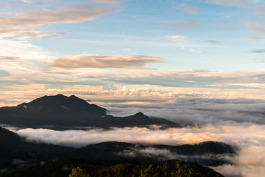 Sunrise DOI intanon milli park view point, chiang mai, Tayland