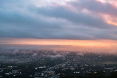 Şehir Chiang mai, Doi suthep Chiang Mai Tayland güneş doğarken.