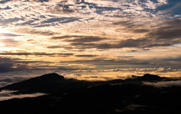 Sunrise at Doi Intanon National Park VIew point, Chiang Mai Thai — Stock Photo, Image