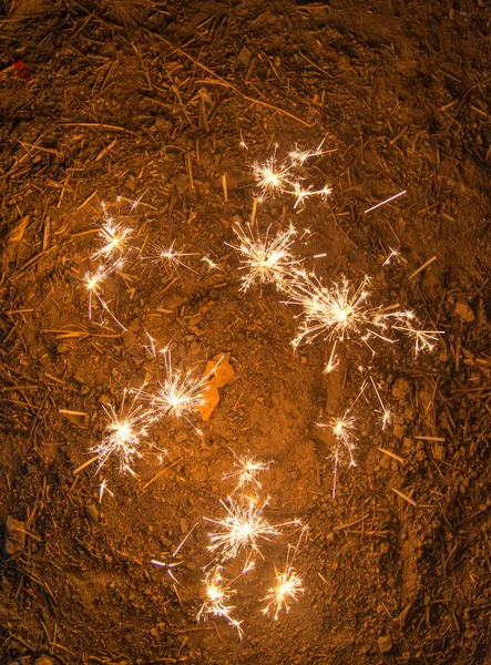 Mano con fuegos artificiales — Foto de Stock