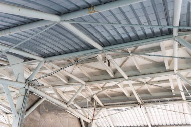 Modern binalar çatı.