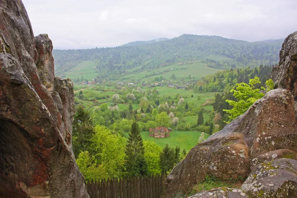 Fästningen Tustan nära byn Urich i Ukraina — Stockfoto